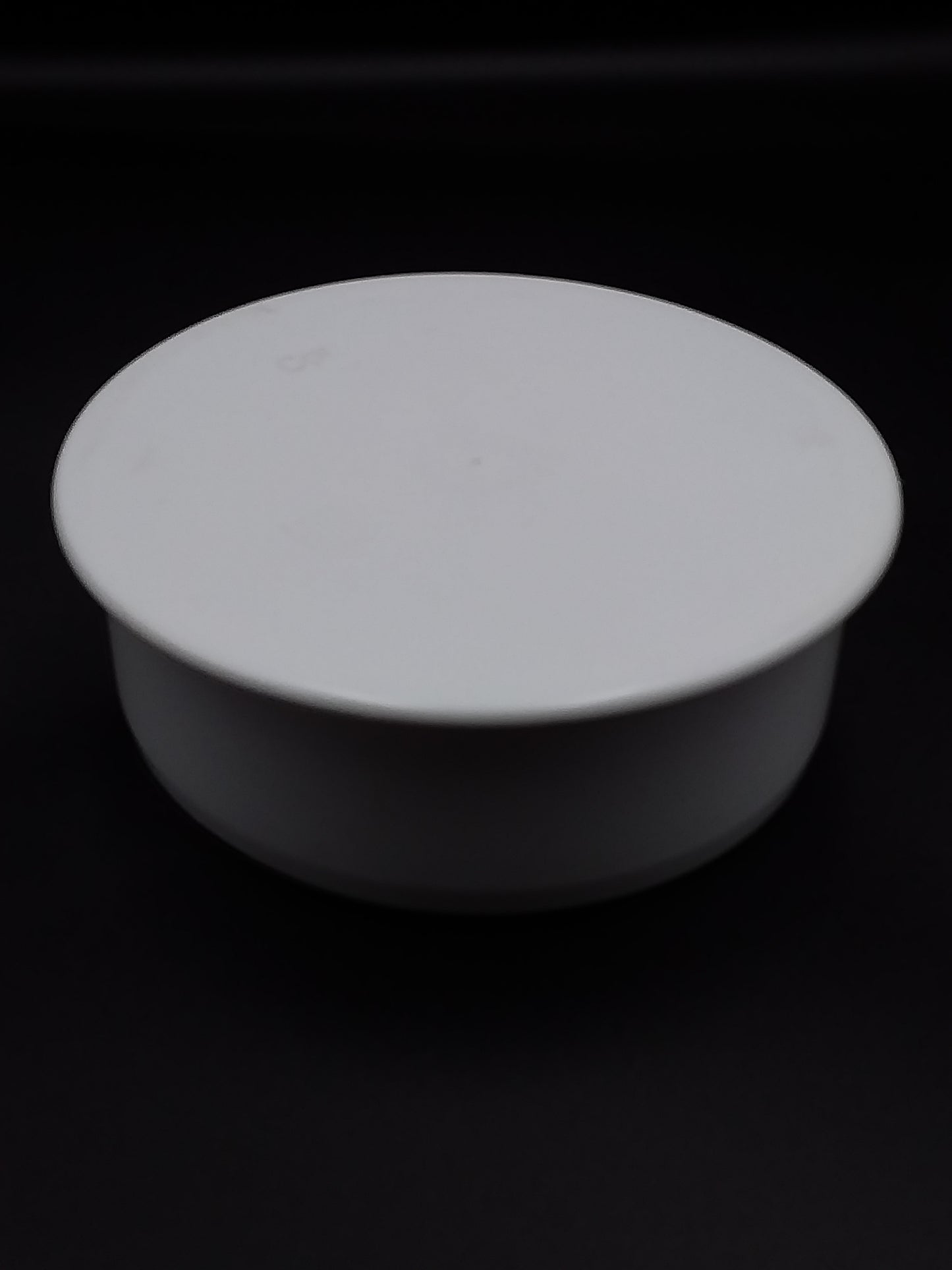 110mm white push fit socket plug, also known as an end cap.