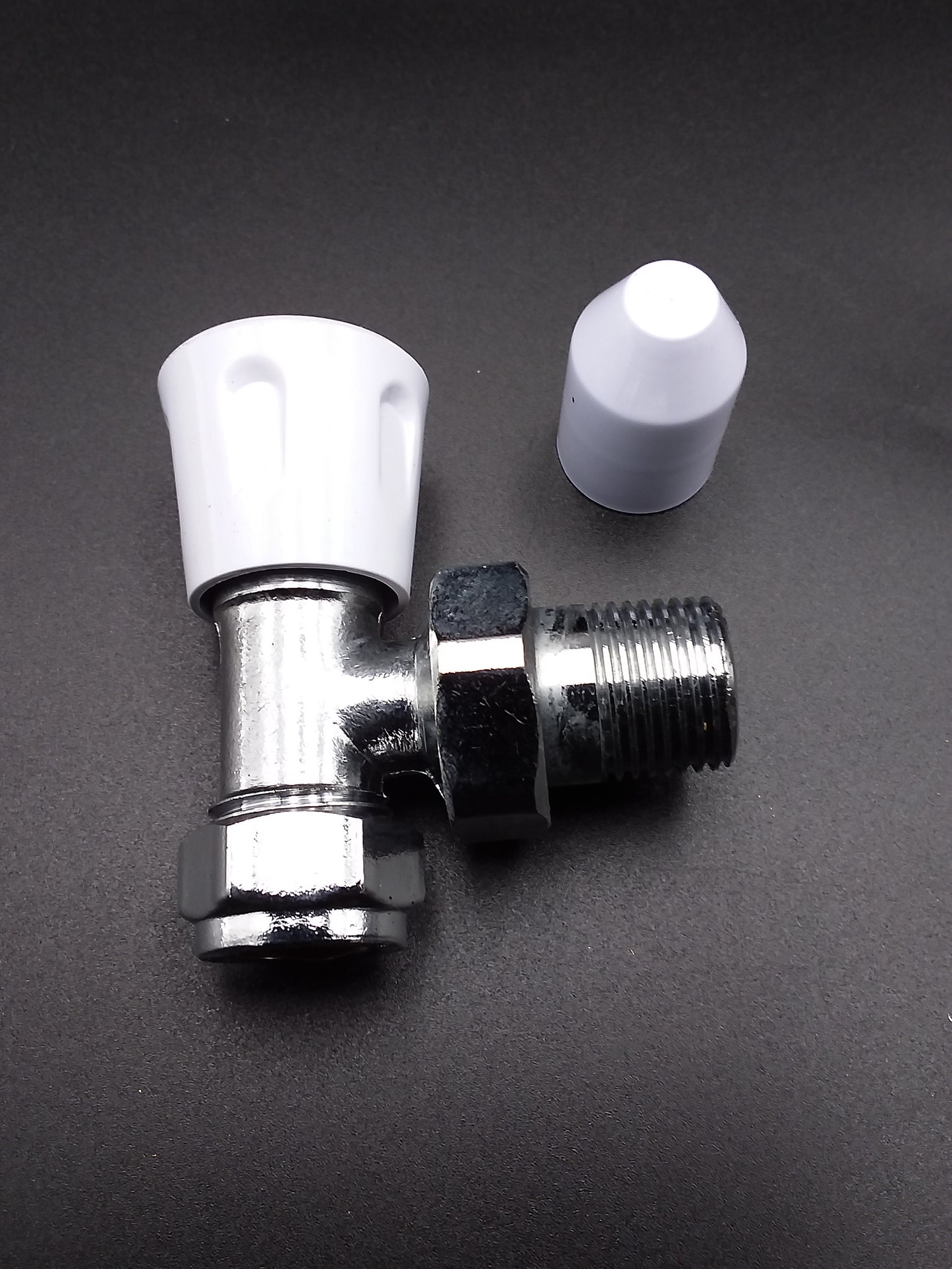 15mm x 3/4" Rad valve angled