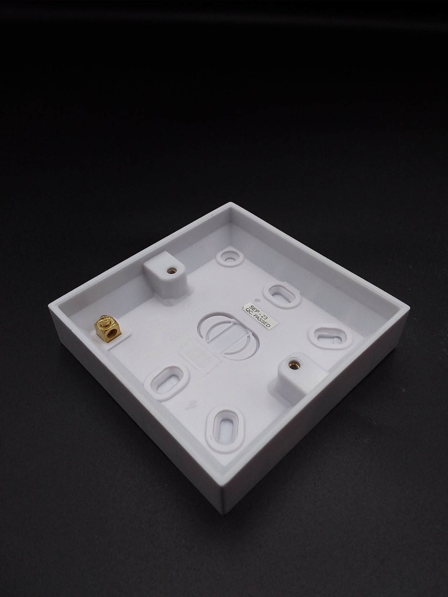1 Gang 16mm pattress box qty1