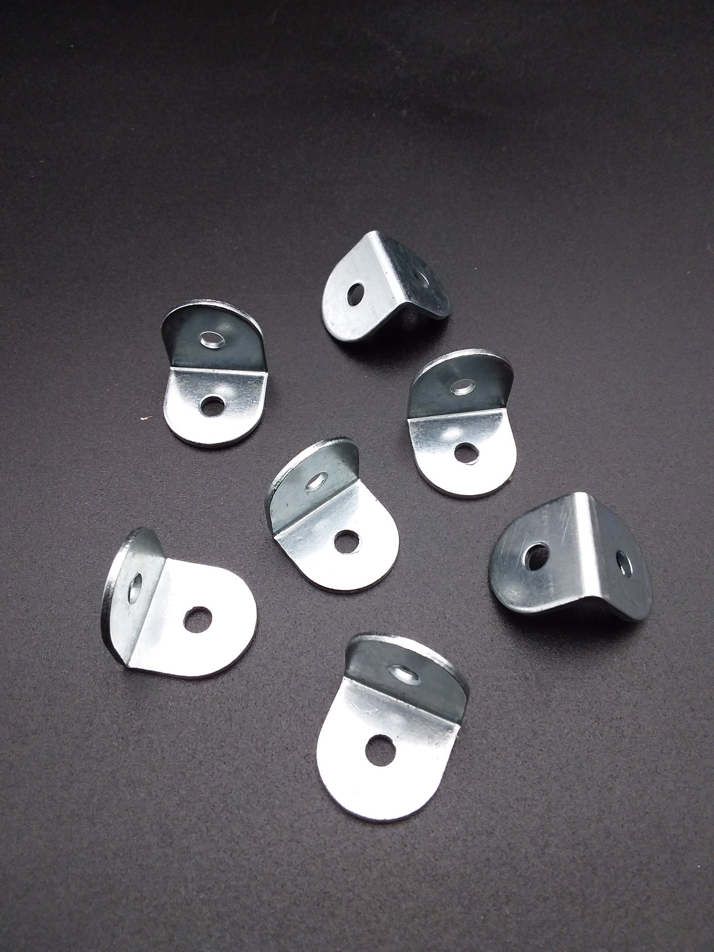 19 x 19mm Angled bracket qty1