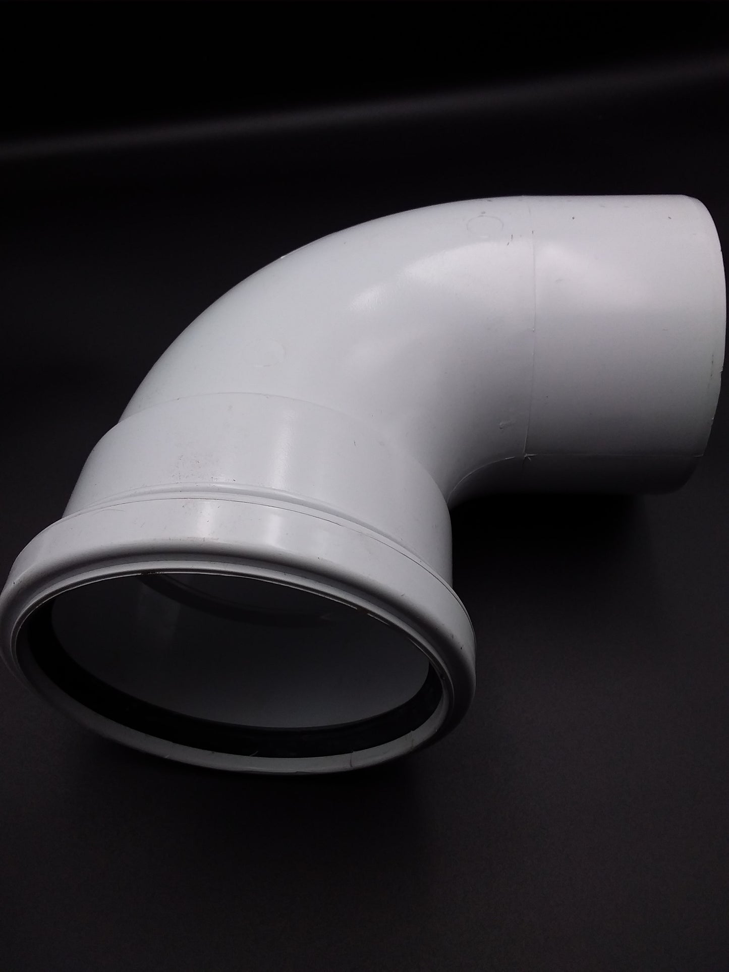 110mm  white single socket 90-degree push fit bend for plumbing.