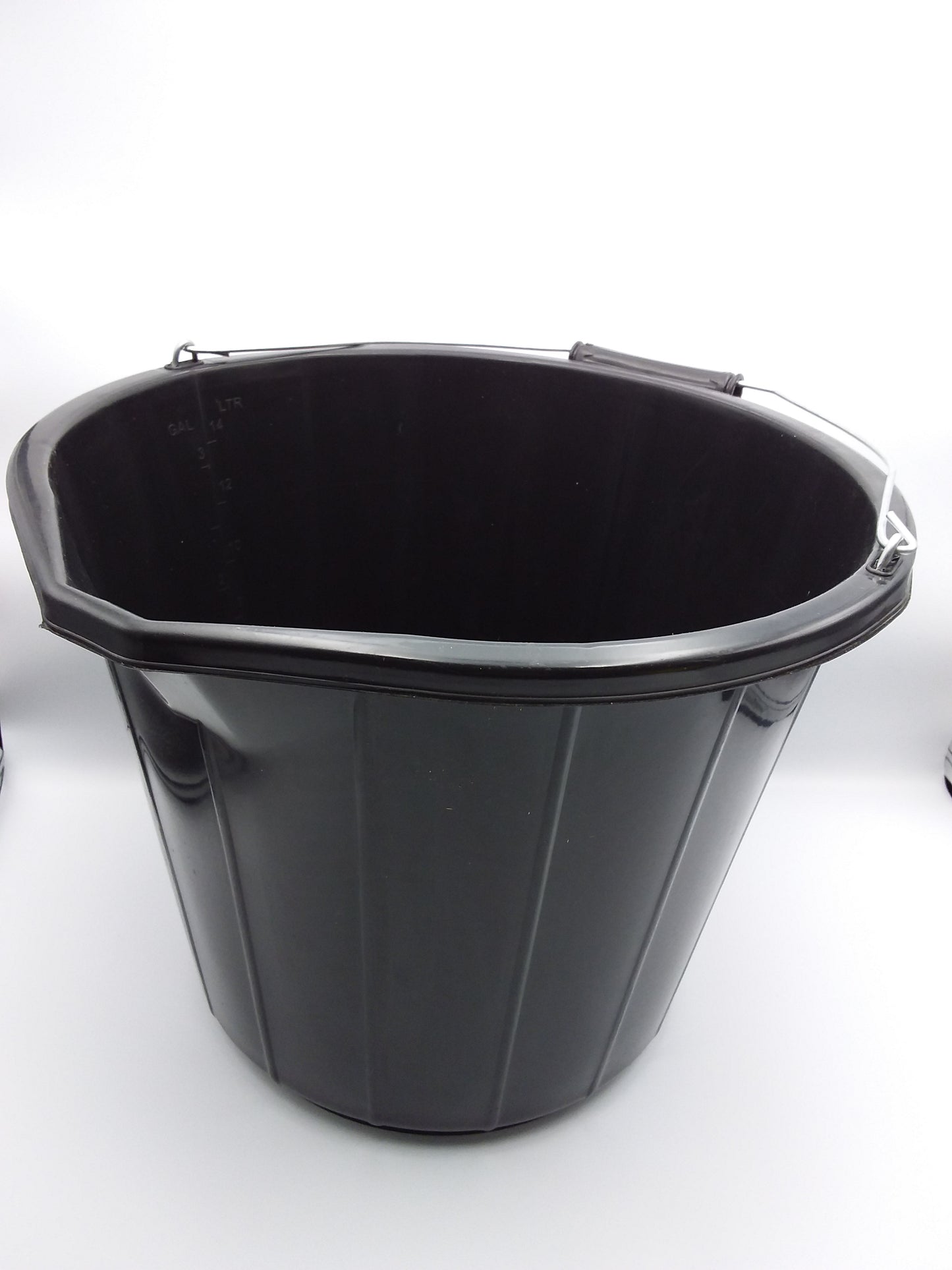 A 15Lt gallon black plastic bucket.
