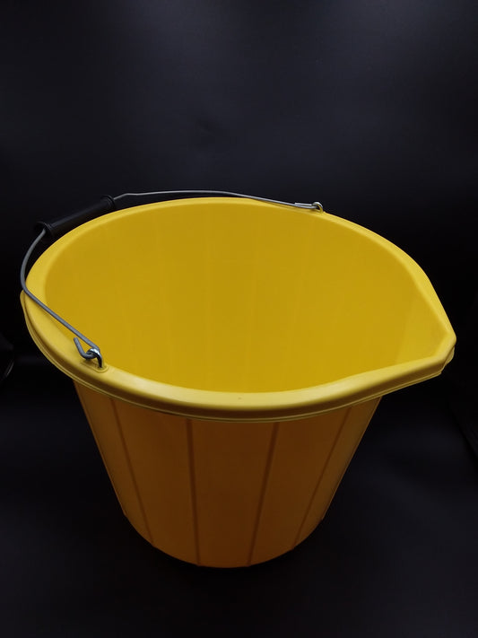 A yellow 15-liter site bucket.