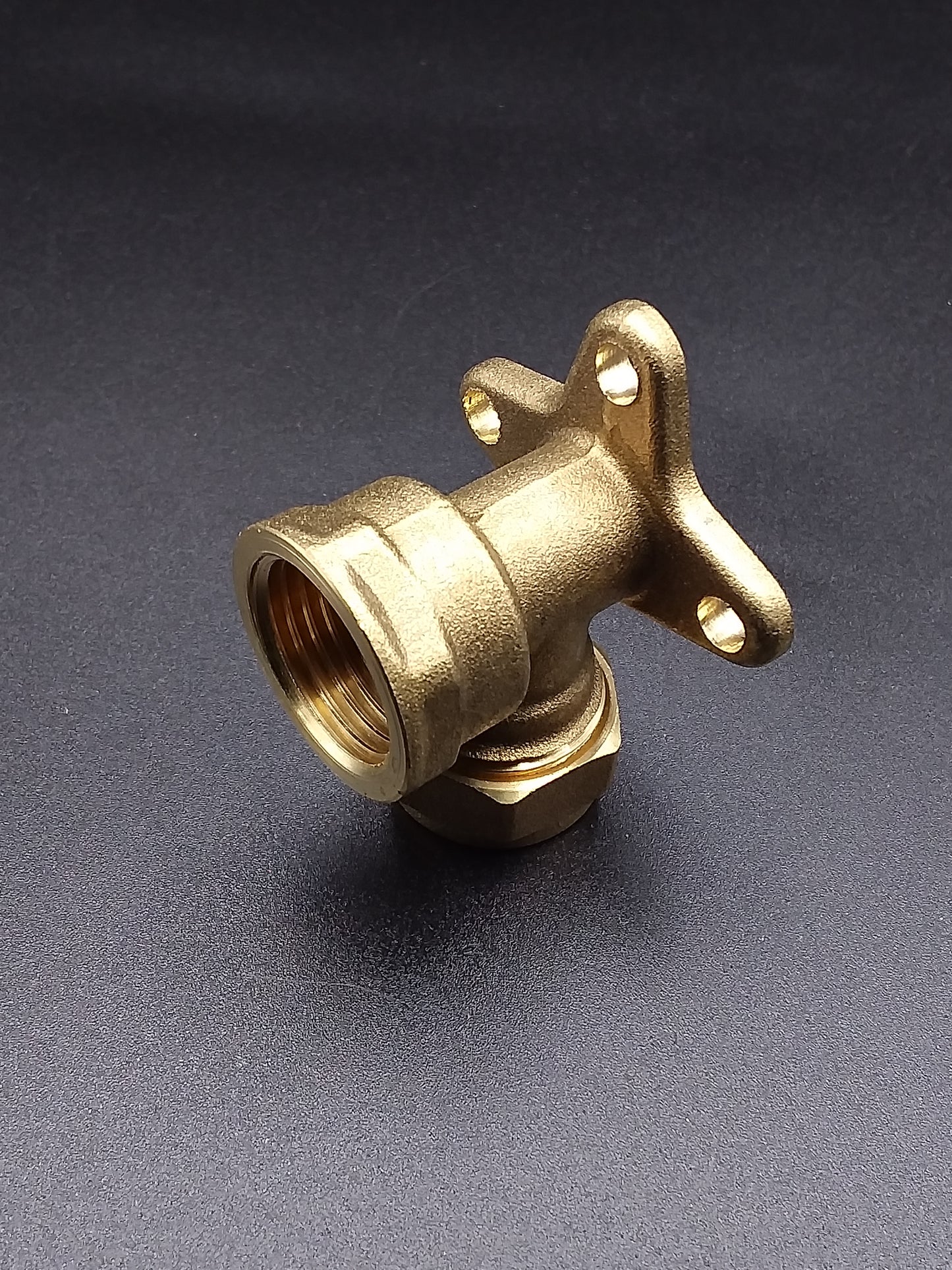 15mm x 1/2" Elbow plate