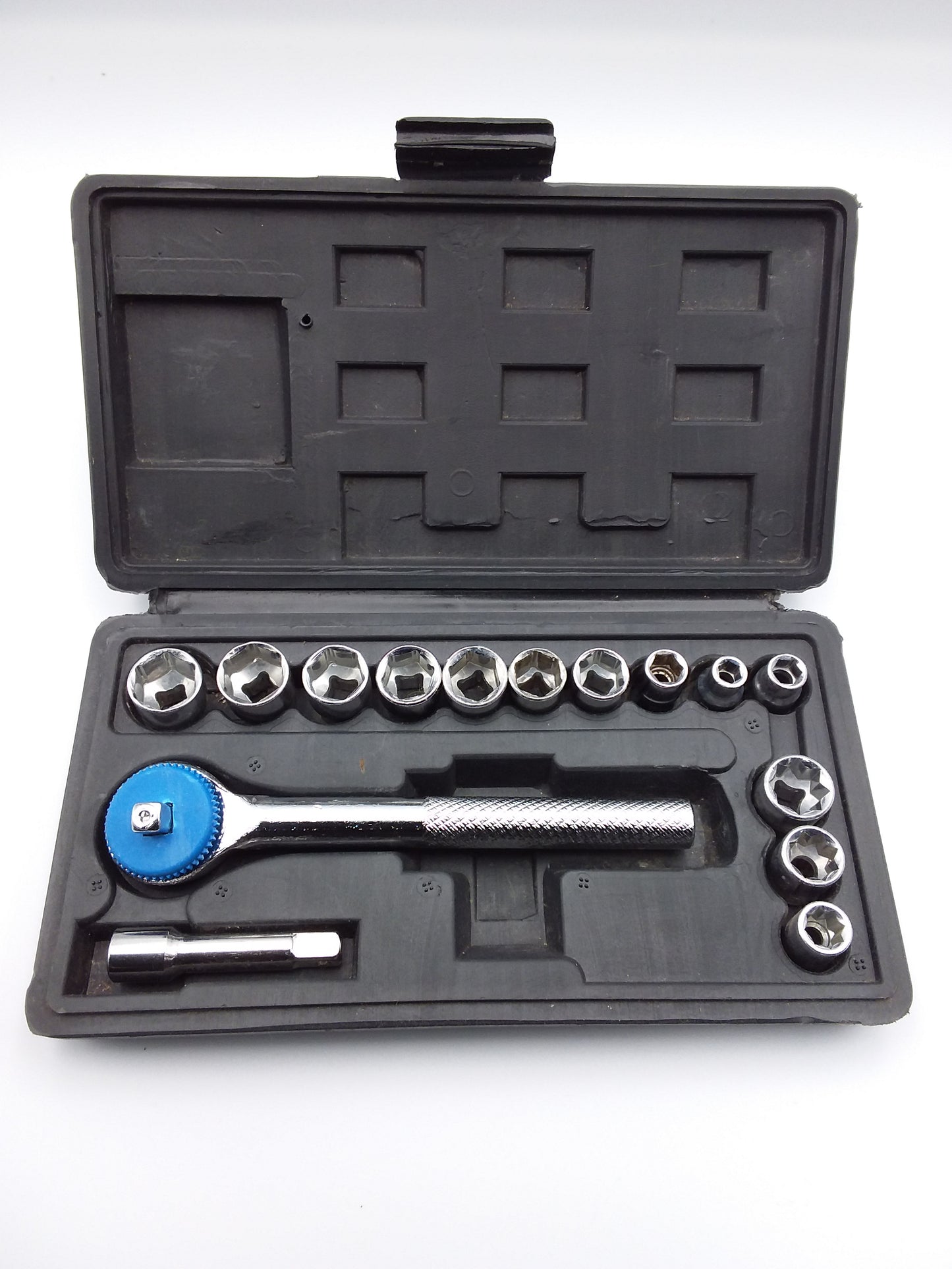 16Pc Ratchet socket set (6-13mm)