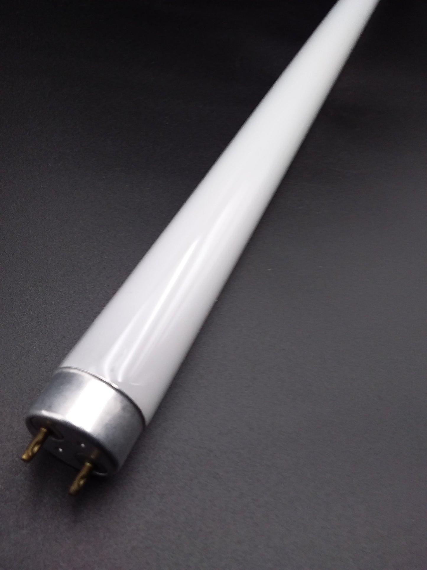 T4/20W tube light