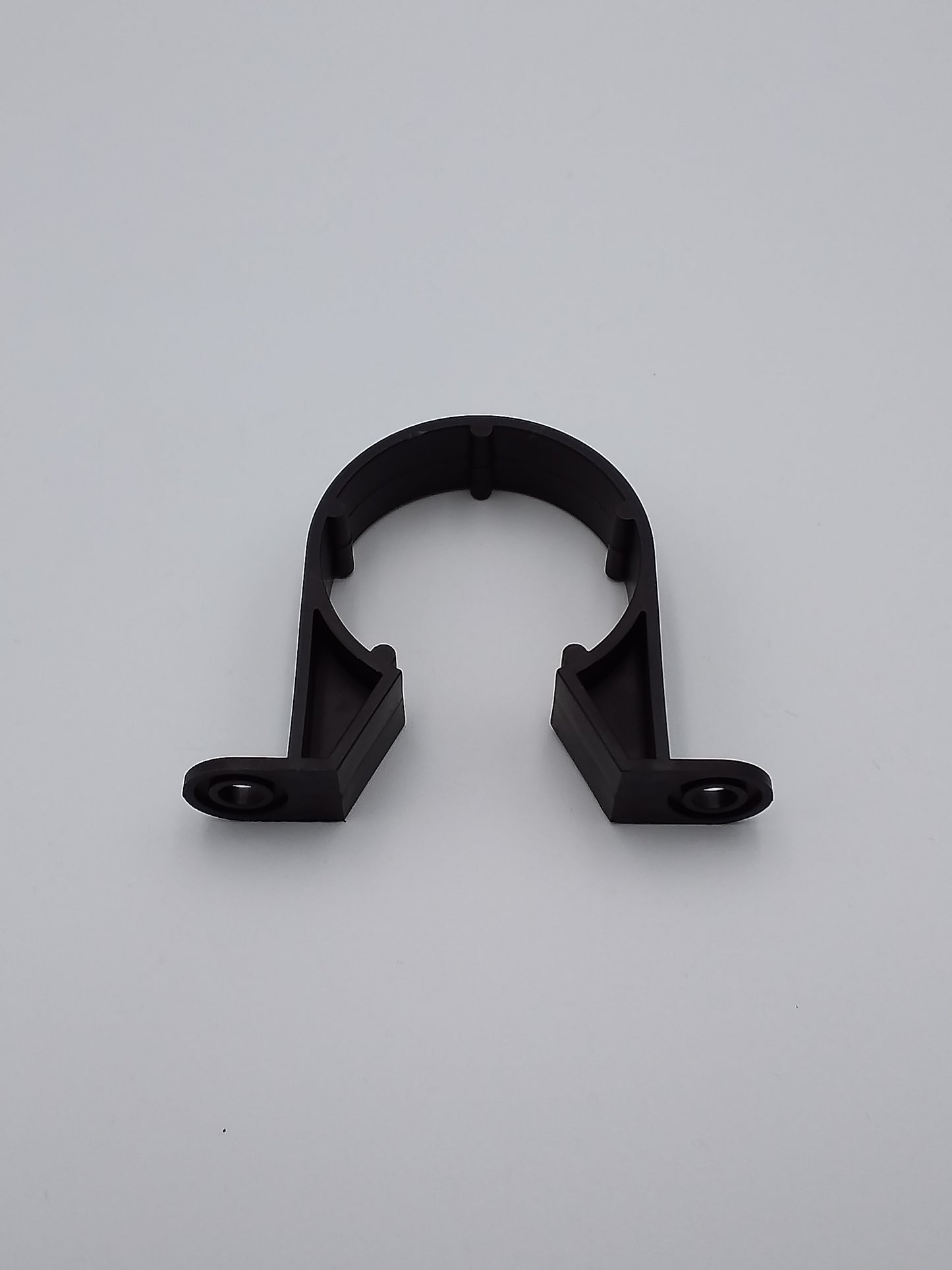 32mm pipe clips black qty1