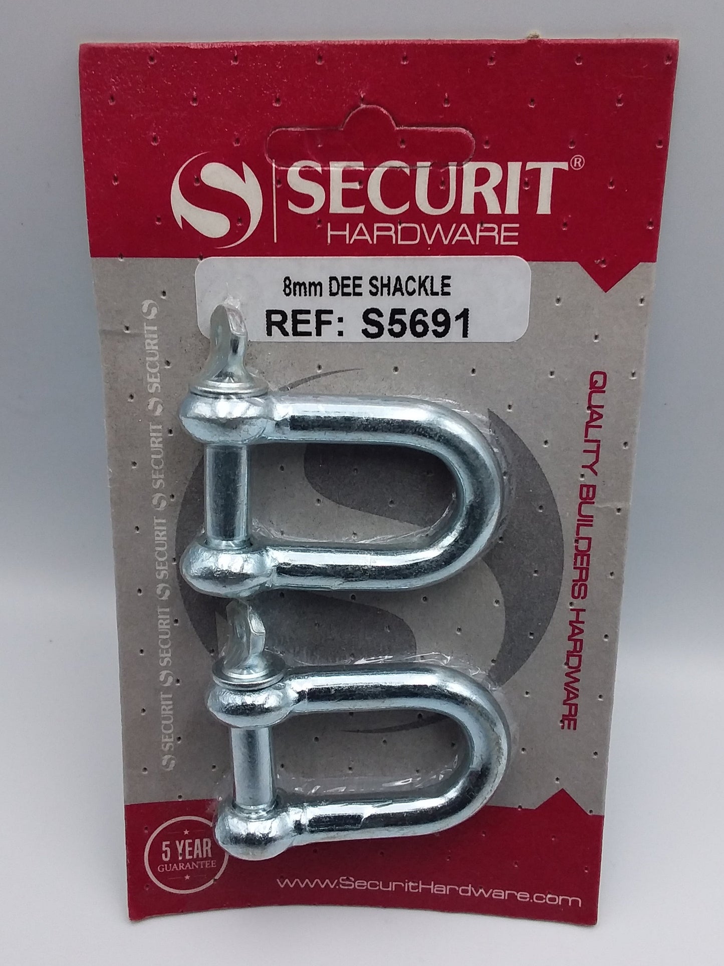 Two 8mm zinc plated dee shackles by Securit Hardware, packaged on a card.